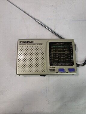 Vintage Bell Howell 9 Band World Reciever Portable AM/FM  Hand held radio.